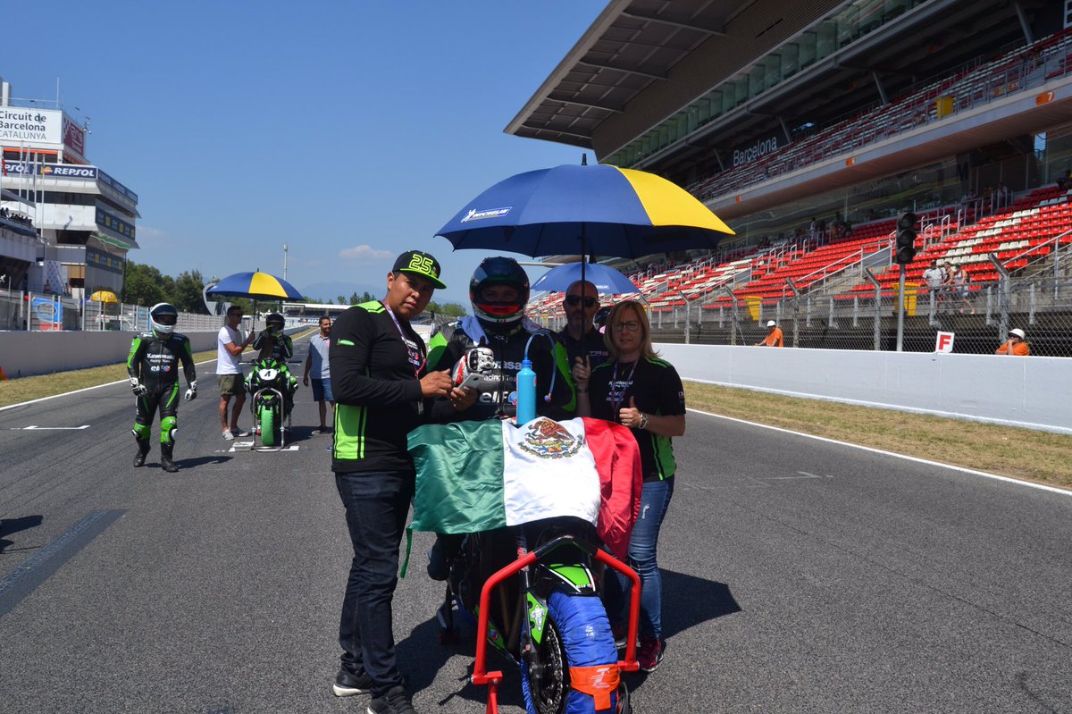 PaddockMotocicl's tweet photo. Kawasaky Z Cup https://t.co/FhrmySoJPG