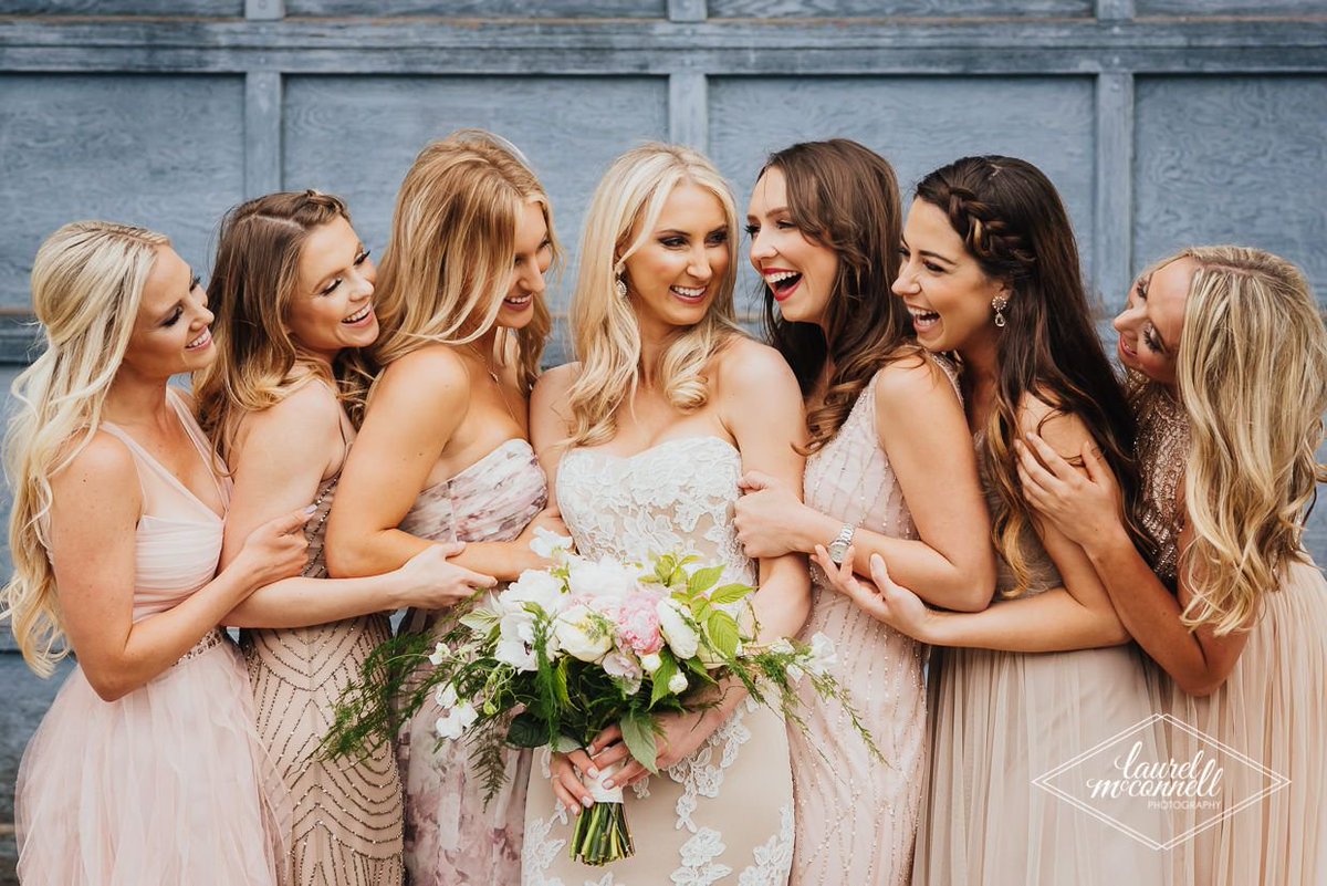 Her tribe couldn't be more beautiful! Also, way to represent, my fellow brunettes ;).
#bridestyle #blushbridesmaidsgowns #blush #bridesmaids