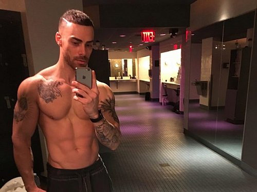 #GayMuscleCam -Carlos Lindo #Bodybuilders on #webcam now!- https://t.co/zDbZsDyOz5 https://t.co/tAG5