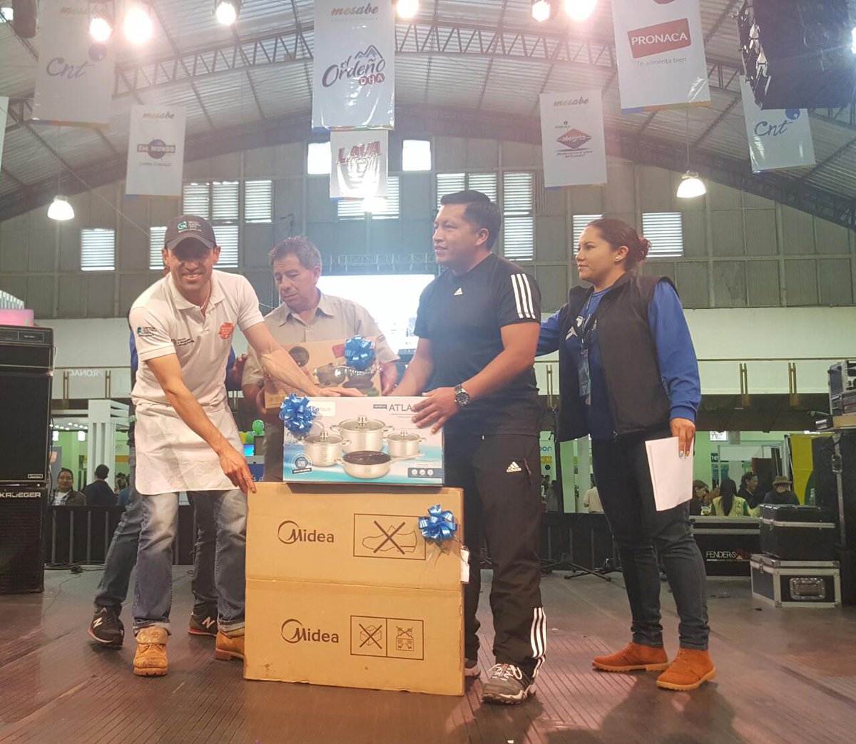 EcuadorEficient's tweet photo. #mesabe2017 #CocinasDeInducción sorteó un juego ollas a Miguel Cadena, y #CocinaDeInducción y ollas a Luis Uscha feliz día de #papaentodo https://t.co/SO16nLAJOK