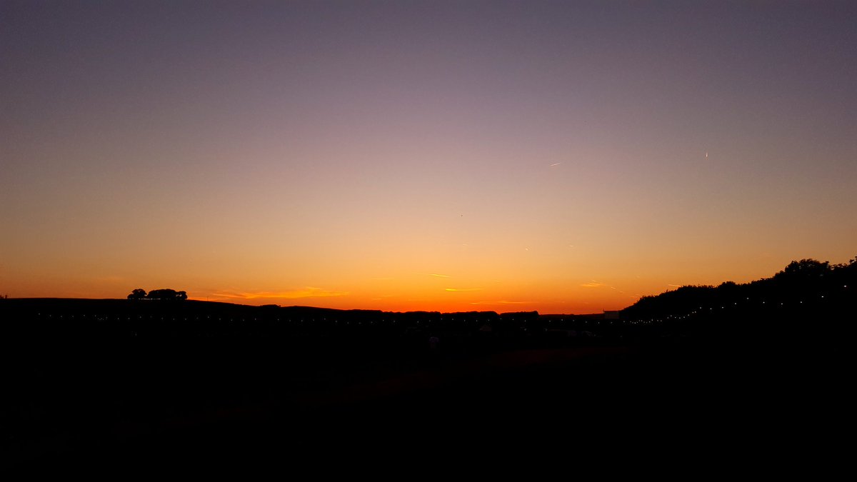 montithief's tweet photo. Goodnight #fridengrange & @eroicabritannia, up since 4am & its time for bed then home tomorrow. #photography #eroicabritannia2017 #sunset https://t.co/qfP9t4AvPh