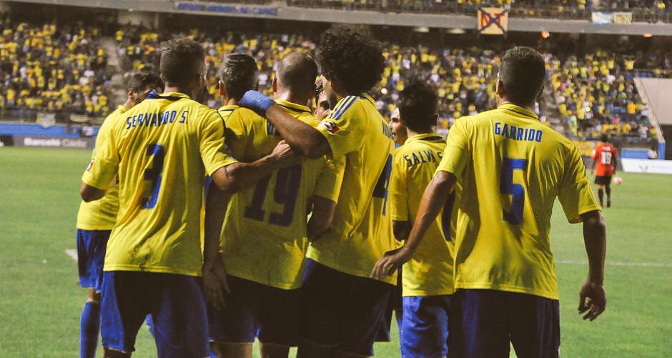 Animo a la afición del #Cádiz. Año brillante, siendo recién ascendidos. La llama del Carranza brilla más fuerte.