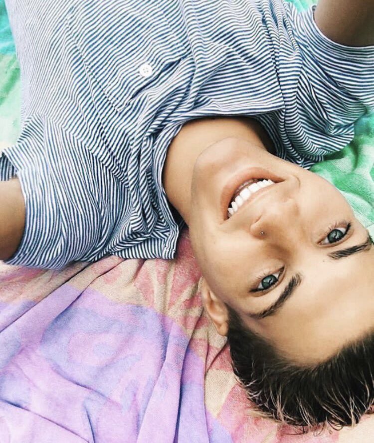 SUCCMEBREN's tweet photo. @.IAMDYL if one of u are friends with brennan u ARE MISSING OUT ON TRULY LIVING . go on and talk to my Sunflower of a roomie . go on . now . https://t.co/9t5c1rKkYs