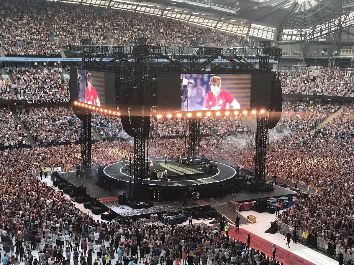 GaryBarlow's tweet photo. Enormous Thank you to the TT Band, the tireless TT cast and the hardest working crew ever https://t.co/a3m9t2GjSH
