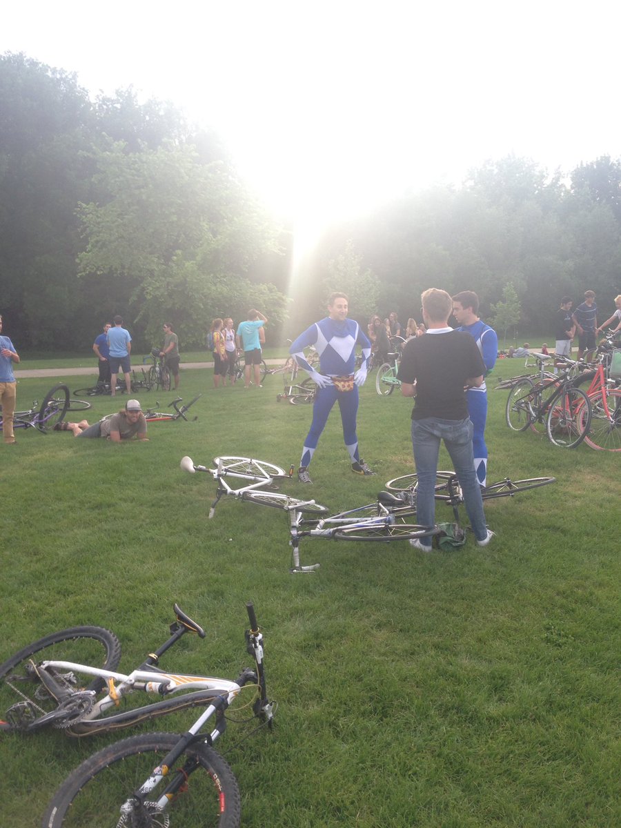 boulderbikenite's tweet photo. Happy Thursday! #socialride #cruiserride #happythursday https://t.co/e0DyDFaCTQ