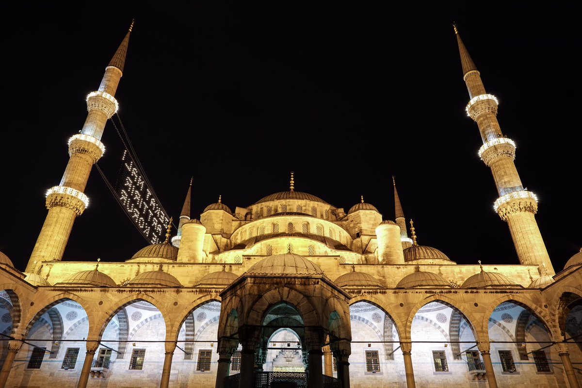 PhilippSacherow's tweet photo. Good Night from the Bosporus. #Istanbul ist the only City in the World, which is built on two continents.
#Turkey #BlueMosque #HagiaSophia https://t.co/583AcW7oz9