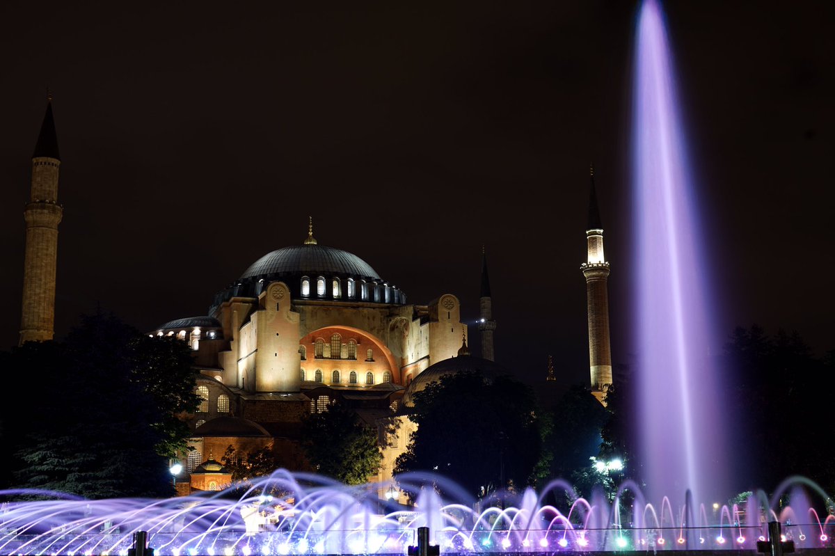 PhilippSacherow's tweet photo. Good Night from the Bosporus. #Istanbul ist the only City in the World, which is built on two continents.
#Turkey #BlueMosque #HagiaSophia https://t.co/583AcW7oz9