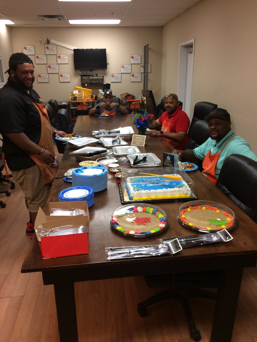 HDUpper8550's tweet photo. Father's Day 8550
Happy Father's Day to all of our father's!@billshuell @AllisonPepin1 @meron892 https://t.co/uOdibuga6e