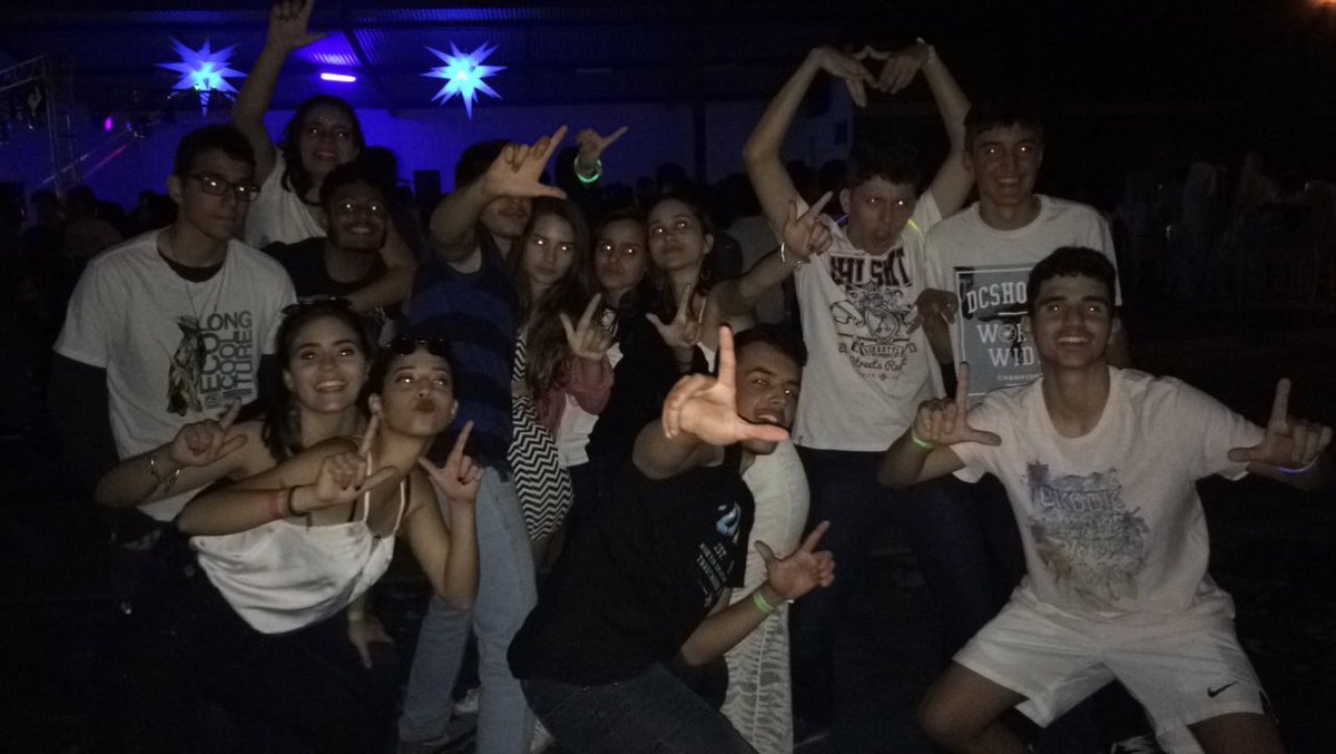 isabiully's tweet photo. EU AMO ESSES MENINOS GENTEEEE 💙💙💙 #melhorcodic #icitabira #InteractFalando https://t.co/AmiMZZRjNS