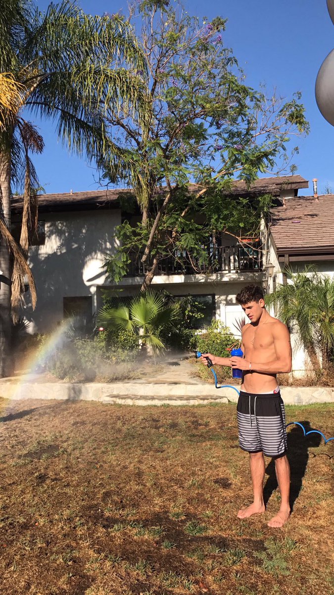 This gardener is going to hawaii ☀️ I'll miss uuuuuuu