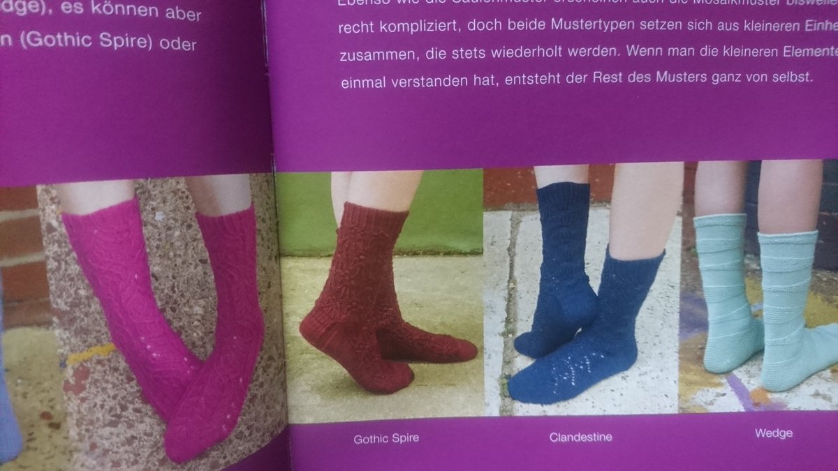 nanatsuhoshi's tweet image. 編みたい靴下が山ほどある！#KnitSockLove  #CookieA