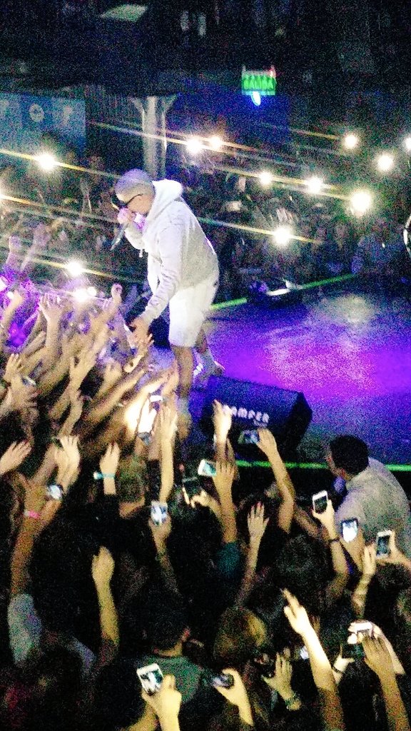 bad_bunnyarg's tweet photo. El conejo rompio enigma metiendo mas de 4mil personas en una noche!🔥 estas haciendo historia😈 @badbunnyPR https://t.co/7RqqPF8Llm