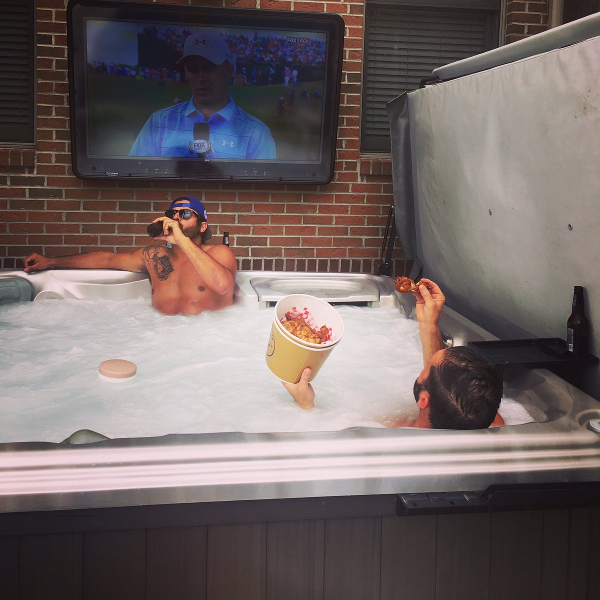 ChrisBurtonIndy's tweet photo. Sunday. #hottub #bucketochicken @TheEagleMassAve @usopengolf #usopengolf2017 https://t.co/IZmTvtYrJn