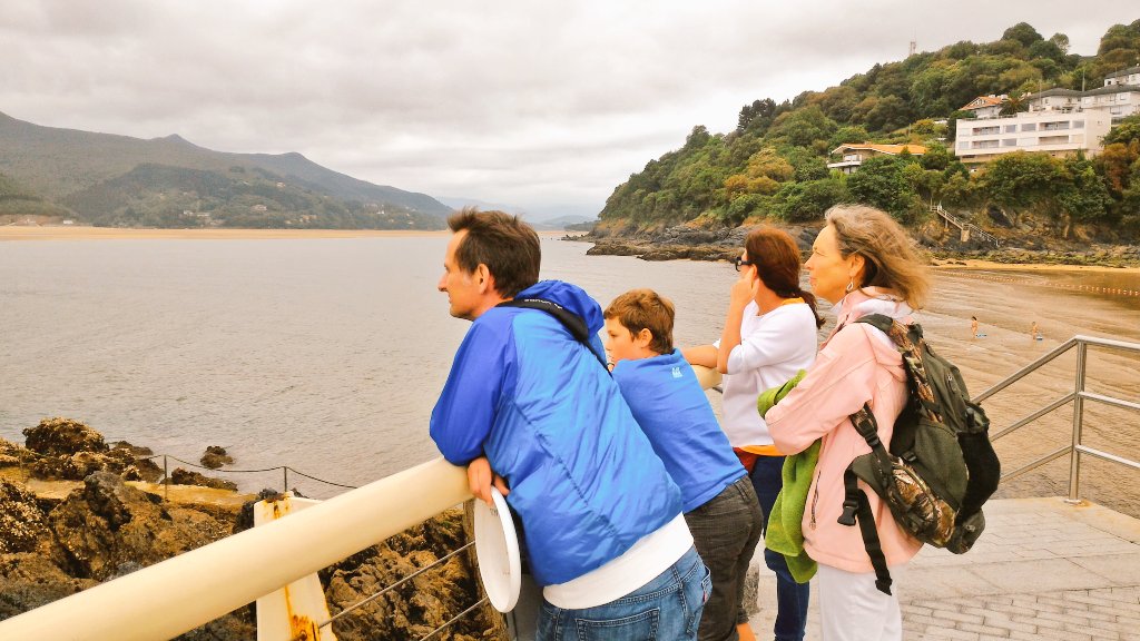 iTravel4Frisbee's tweet photo. I had some family in town from Germany and I did my best to play tour guide. I enjoyed their company, and I think they enjoyed #Basquing! https://t.co/WBOEq2HtbZ