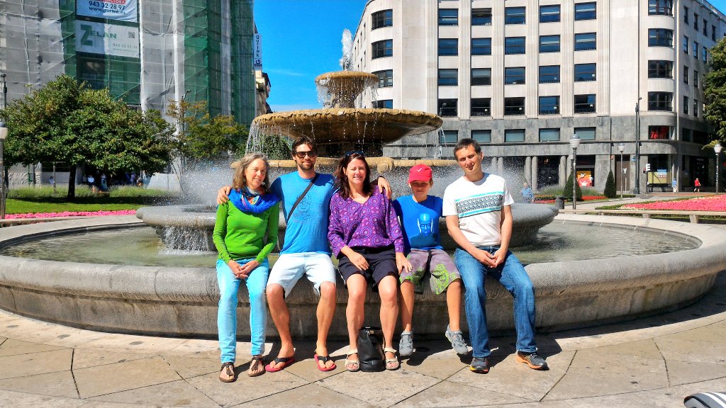 iTravel4Frisbee's tweet photo. We spent Saturday exploring #Bilbao, where the weather more than cooperated! I love showing off the beautiful city I live in! #Basquing https://t.co/h7cyTdCp70