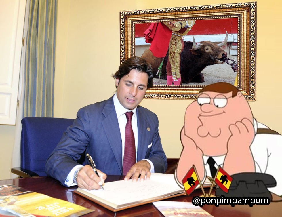 ponpimpampum's tweet photo. -¿Qué haces Fran Rivera?
-Cosas...
-¿Cosas de torero ignorante y facha?
-Síííííí Peter, cosas de torero ignorante y facha. https://t.co/qEyf9LCBrz