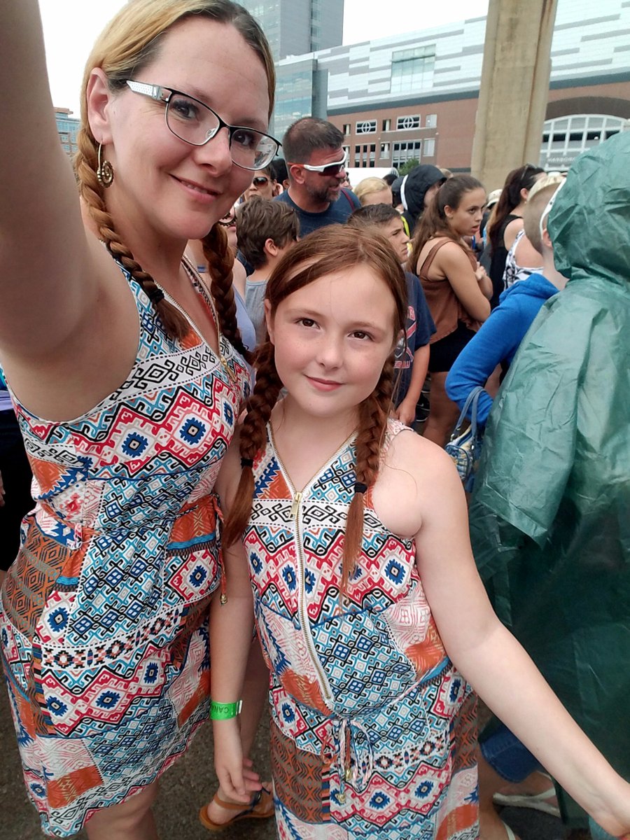 Stillsmiling84's tweet photo. Twinning with my little girl at #ktsh2017 @CanalsideBflo having a great time.. https://t.co/9CKOhtigd4