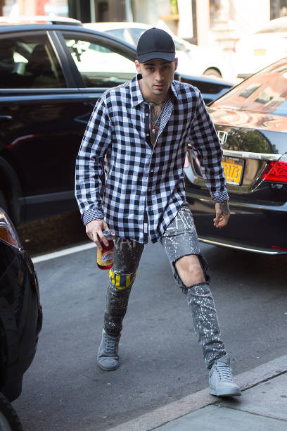 WWZaynUpdates's tweet photo. Zayn out in NYC today - June 18th -S #1-4 https://t.co/PI1RS1ulO3