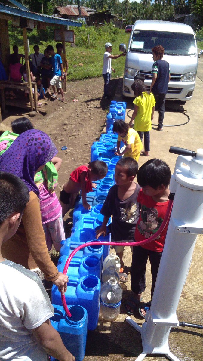diverbee2004's tweet photo. Clean and Safe Water for affected communities @ Municipality Of Balo i#Marawi #skyhydrant https://t.co/djD9Qq5yE0