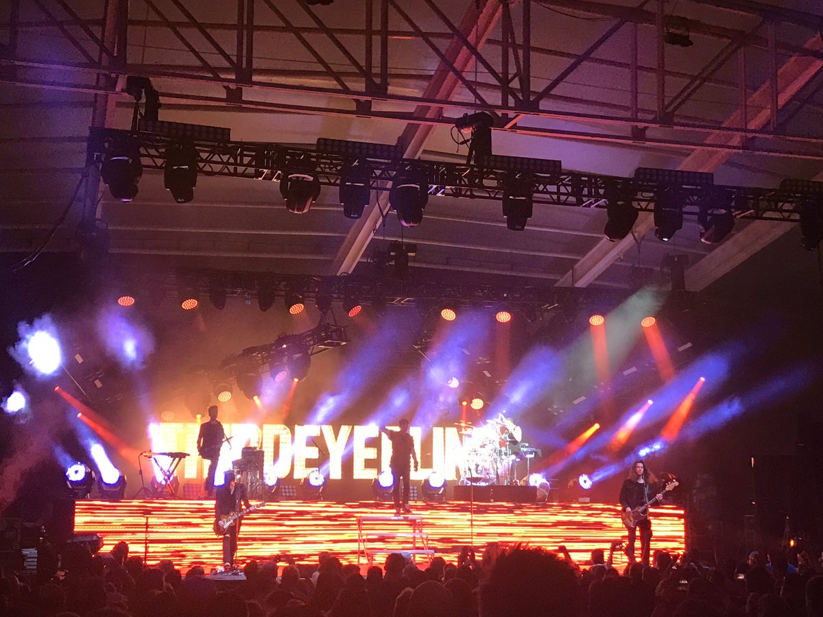 1027jackfm's tweet image. "Never wanna say goodbye!" @ThirdEyeBlind was amazing tonight! #semicharmedlife #summergodstour #JackatThirdEyeBlind