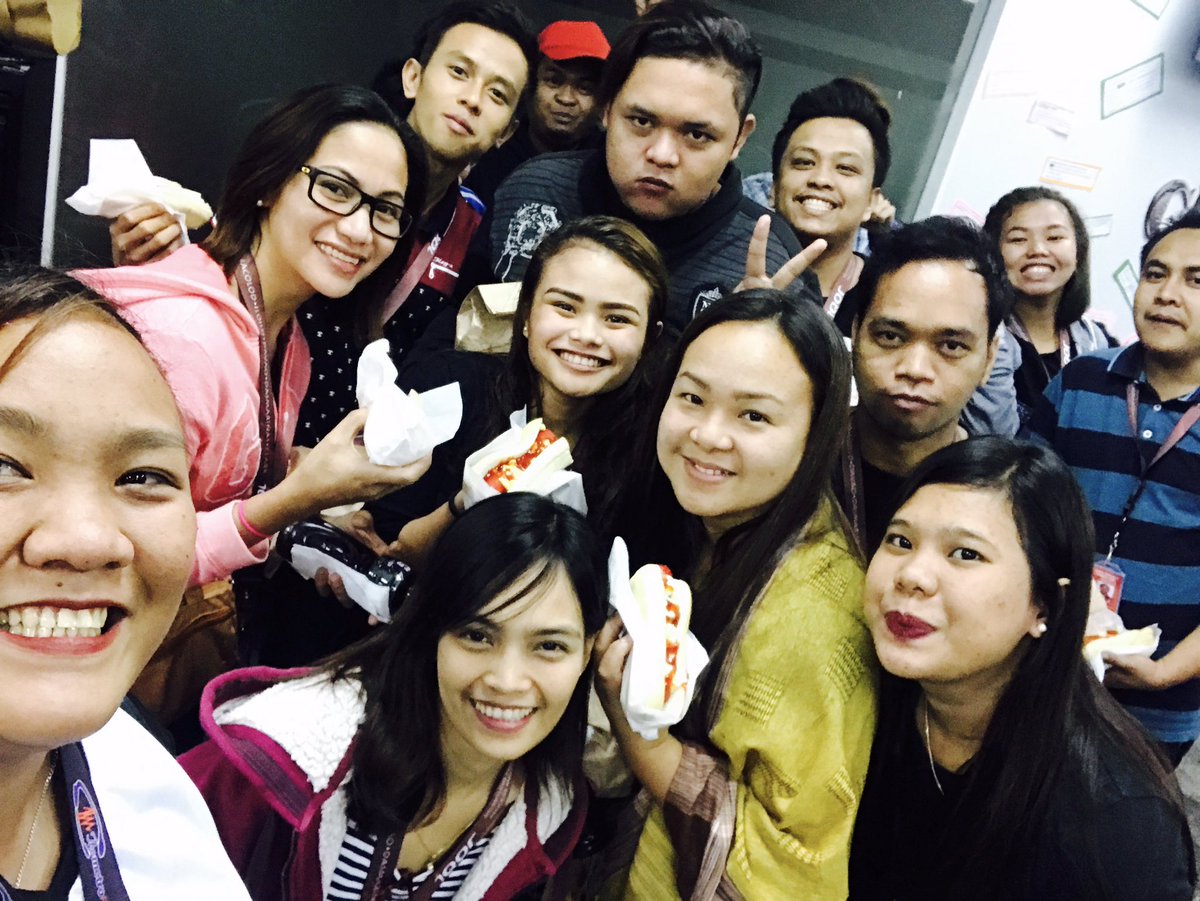 ralsie17jepoy's tweet photo. popcorn🍿? hotdogs🌭? they love it 💕 #17thofjune #thanksmetropcs #QAOpenHouse2017 @Josie_MPCS @JaysonArabe @Greg_MPCS https://t.co/qVuIJcvg1m