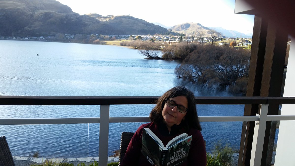 lazoghbi's tweet photo. Enjoying the view and the book #creechpride #SCEreads #BEaReader #KidsDeserveIt #comeupwithyourownbookhashtag https://t.co/WMtJB1D0Px