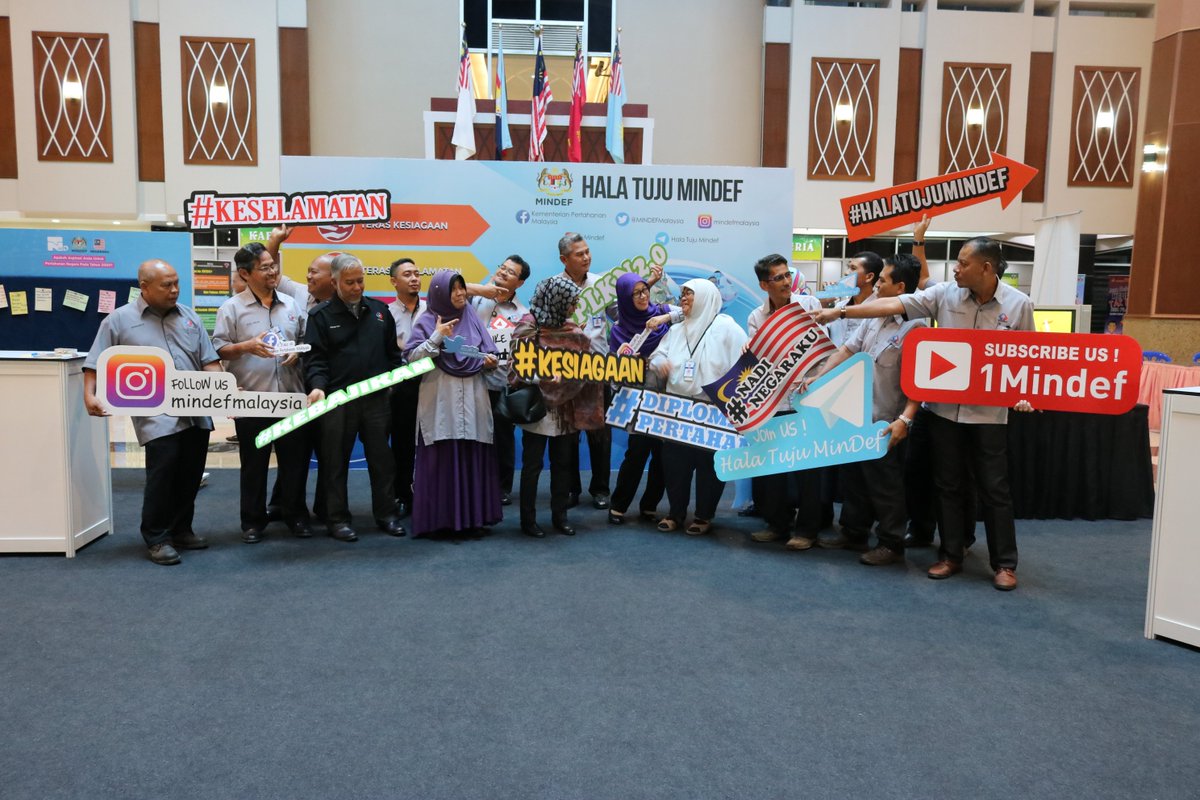 MINDEFMalaysia's tweet photo. Sesi bergambar @PERHEBAT1 di Photo Booth #HalaTujuMinDef
#Kesiagaan
#DiplomasiPertahanan
#Keselamatan
#Kebajikan
#PLKN20
#NadiNegaraku https://t.co/oizq1BcqNx