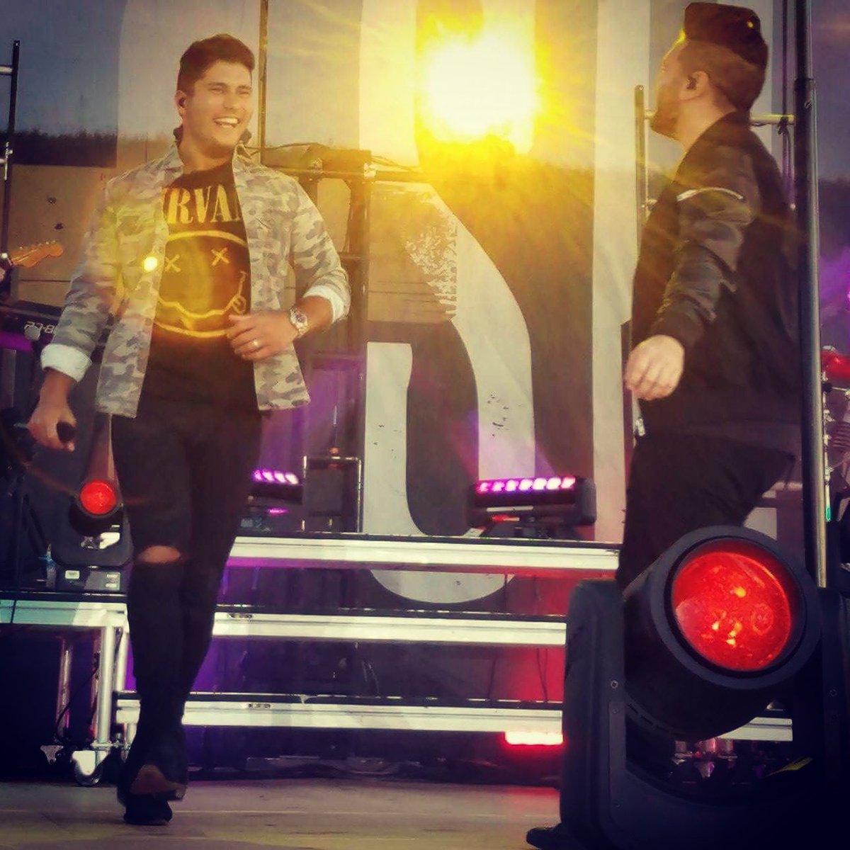 killakell's tweet photo. @DanAndShay @dansmyers @ShayMooney https://t.co/mKaIkE3pxd