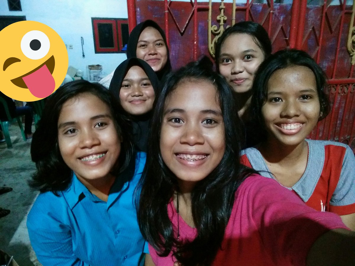 _ThaliaZ's tweet photo. Ada jumpa dgn kawan-kawan 💓💃😜 https://t.co/maH3Q87Lrb