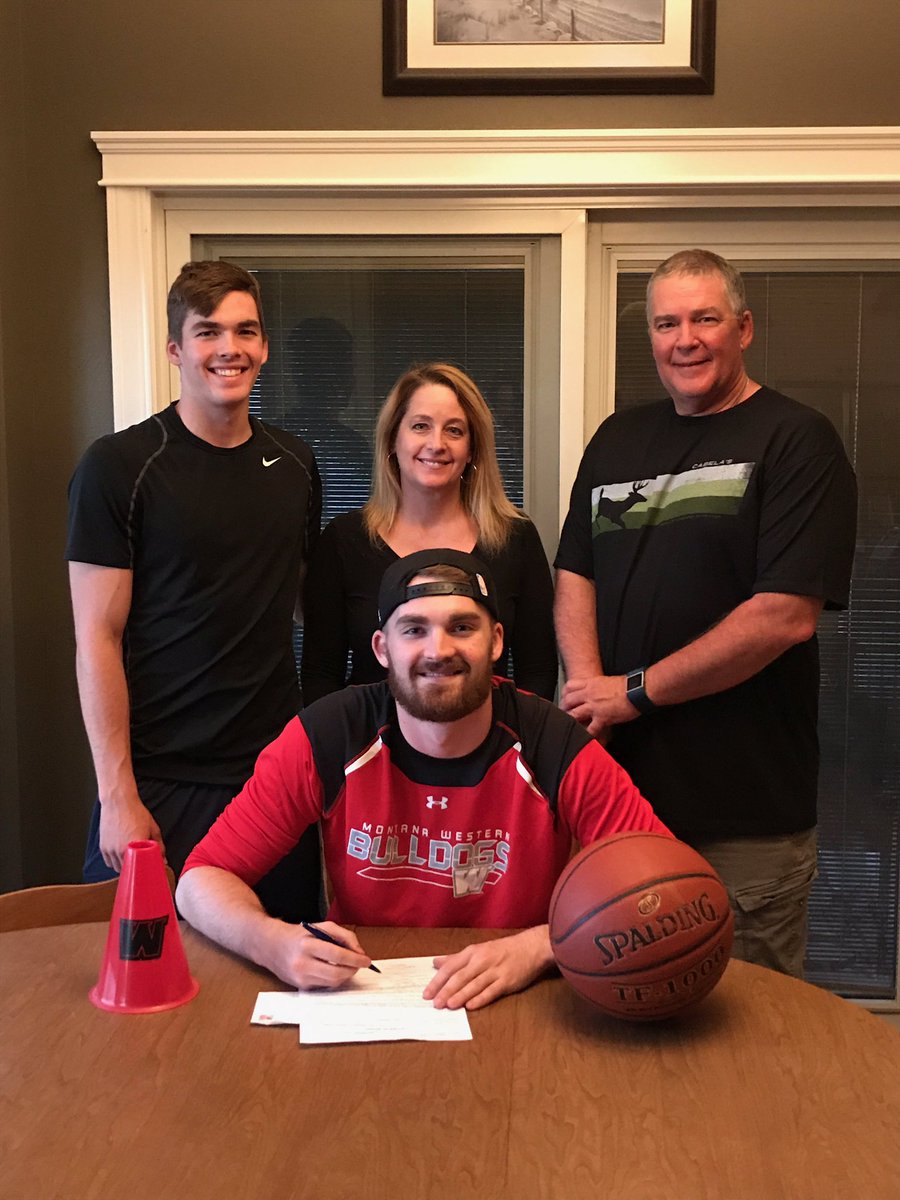 BurkhartConnor's tweet photo. Excited to announce that I've signed to play basketball at Montana Western next year! #GoDawgs ...🐾🐶                @UMW_Bulldogs https://t.co/jSej4lldaJ