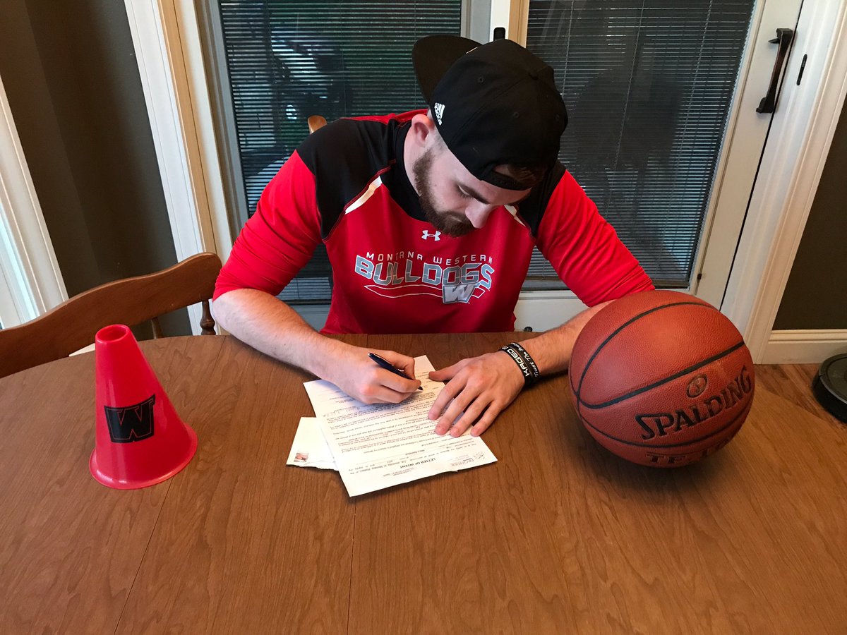 BurkhartConnor's tweet photo. Excited to announce that I've signed to play basketball at Montana Western next year! #GoDawgs ...🐾🐶                @UMW_Bulldogs https://t.co/jSej4lldaJ