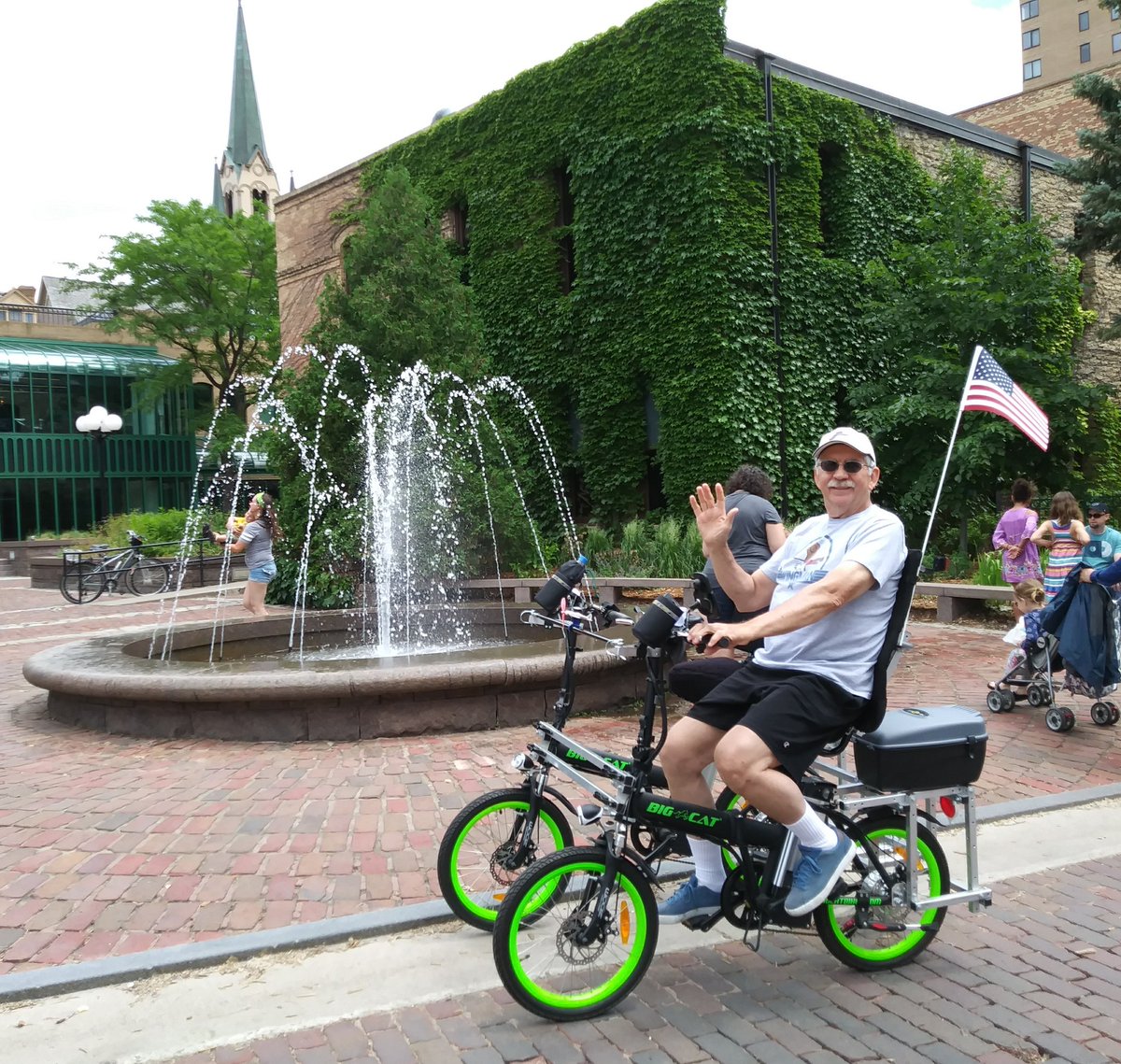 blackbirdbikes's tweet photo. Father's day at the Stone Arch Bridge Art Festival https://t.co/hntTqthVZK