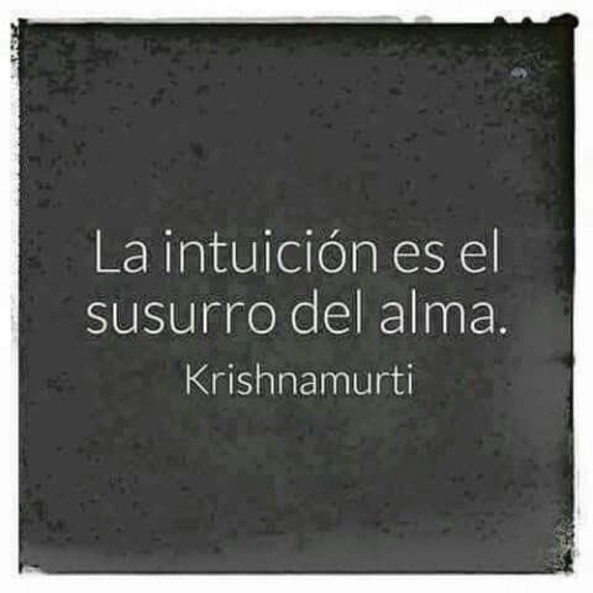 Para desprogramarnos e ir más allá de la mente concreta, atrevámonos a escuchar nuestra intuición y a lo q dice la inteligencia del corazón