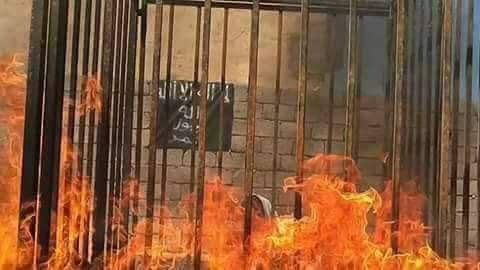 تضاف جريمة بشعه إلى سجل جرائم عصابات داعش الارهابية بحرق امرأة من أهل الموصل ليرى العالم جرائم ￼عصابات داعش شارك المنشور كي يرى العالم