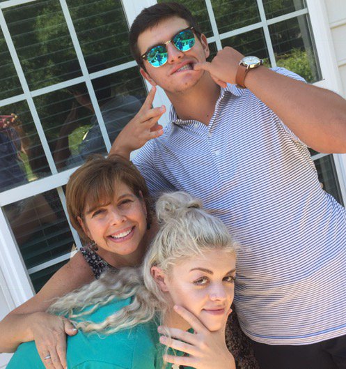 kellysapp2's tweet image. So glad to have these goofballs home for the weekend!