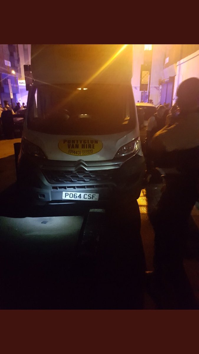 Una furgoneta embiste a varias personas en Londres