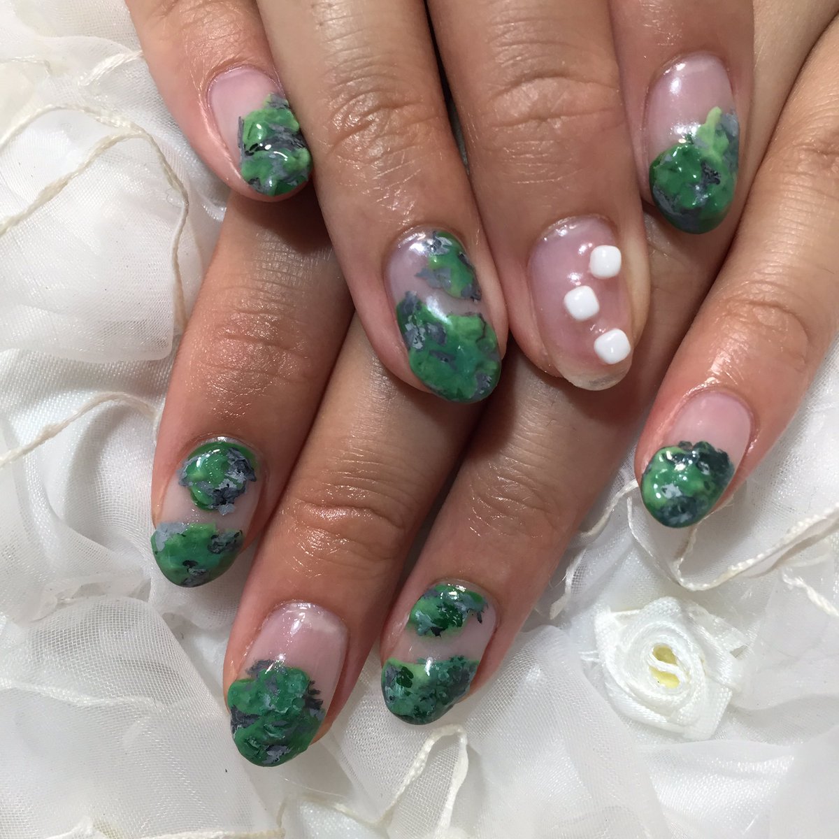 Stoneocean橘屋 痛ネイル屋さん お客様ネイル 五月の痛ネイル だったのでみどりの日に掛けて グリーンデイとチョコラータではなくセッコ ほかの指はカビてます 角砂糖もご用意 欲しがり屋さんなネイル