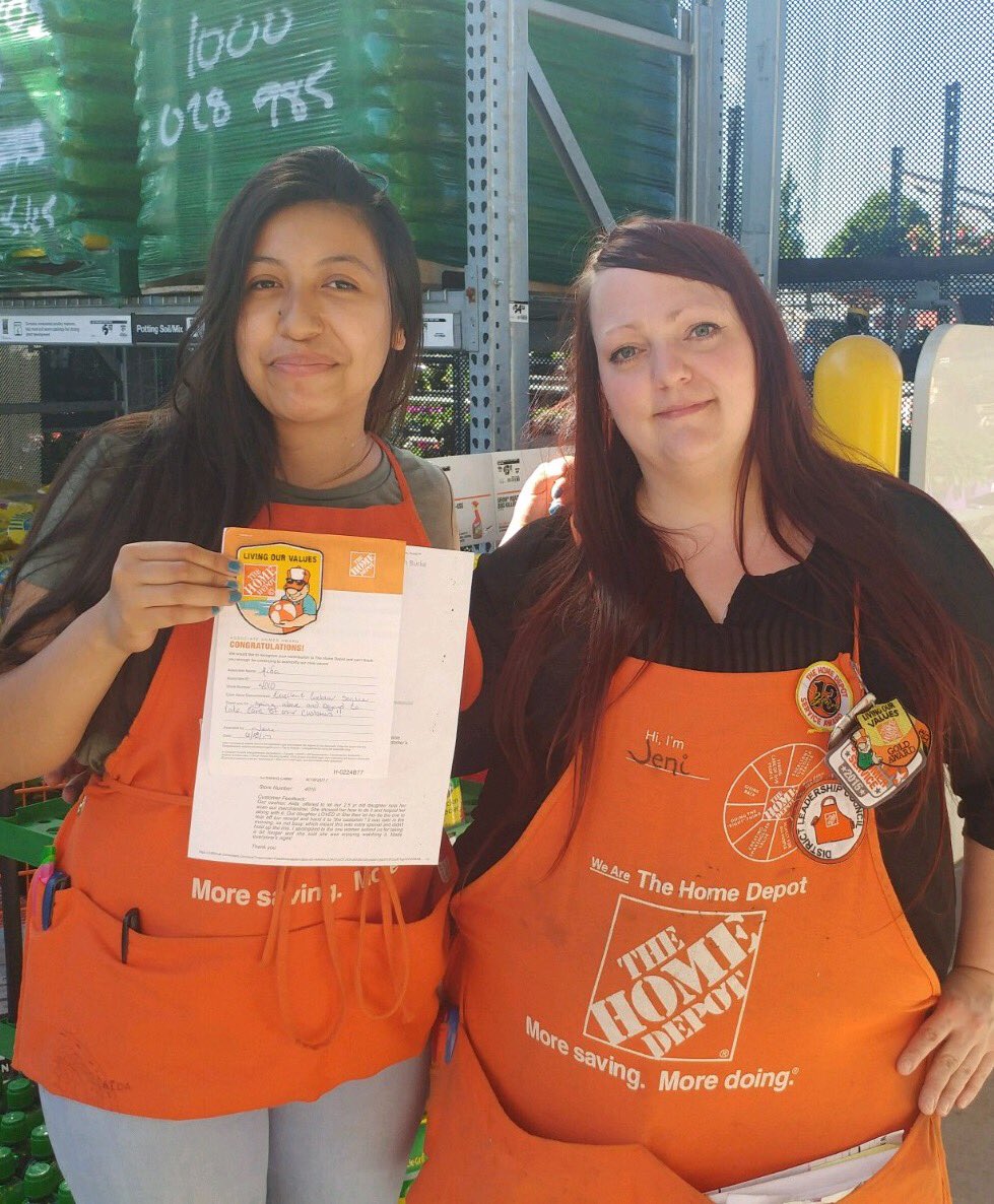 Pennymayhem's tweet photo. Thanks Aida for going above and beyond to cultivate relationships with our customers!! https://t.co/ao1avFOufJ