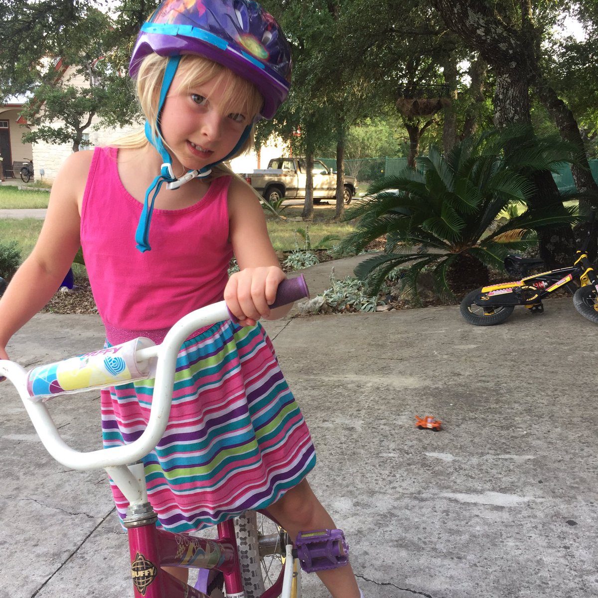 thomaslovesart1's tweet photo. These two woke up and said let's take the training wheels off. #alreadypros #letthemexplore #IamDSISD #dsisdsummer #takingrisks #daregreatly https://t.co/uvcFSWFSYo