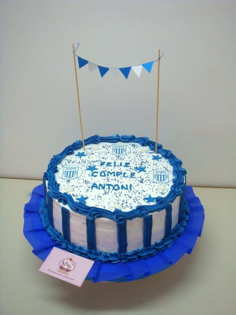 Miskitrujillooficial Torta De Merengue De Alianzalima Para El Cumpleanos De Antoni Gracias Cynthia Sabor Vainilla Con Chispas De Chocolate Miskitrujillo T Co Nwotfljhay Twitter