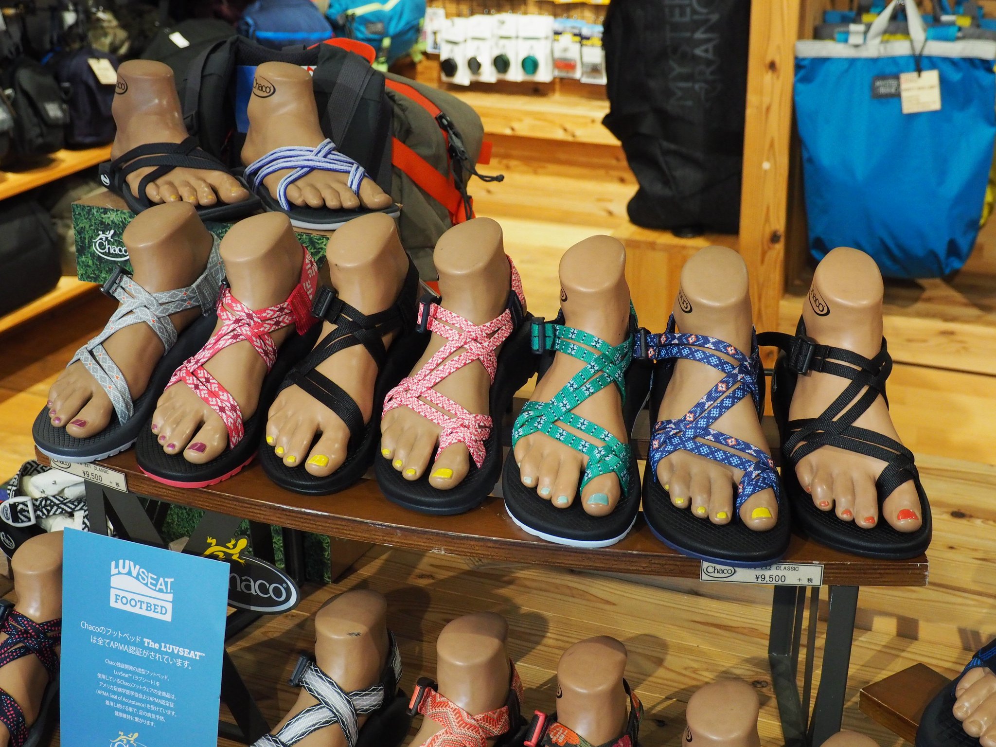 shoe stores that sell chacos