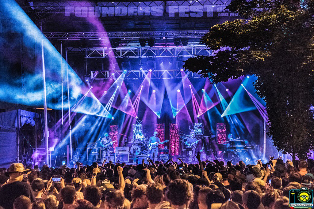 umphreysmcgee's tweet photo. GREAT TIMES at @foundersbrewing. #FoundersFest 🍻 https://t.co/RMmzUyxOWr