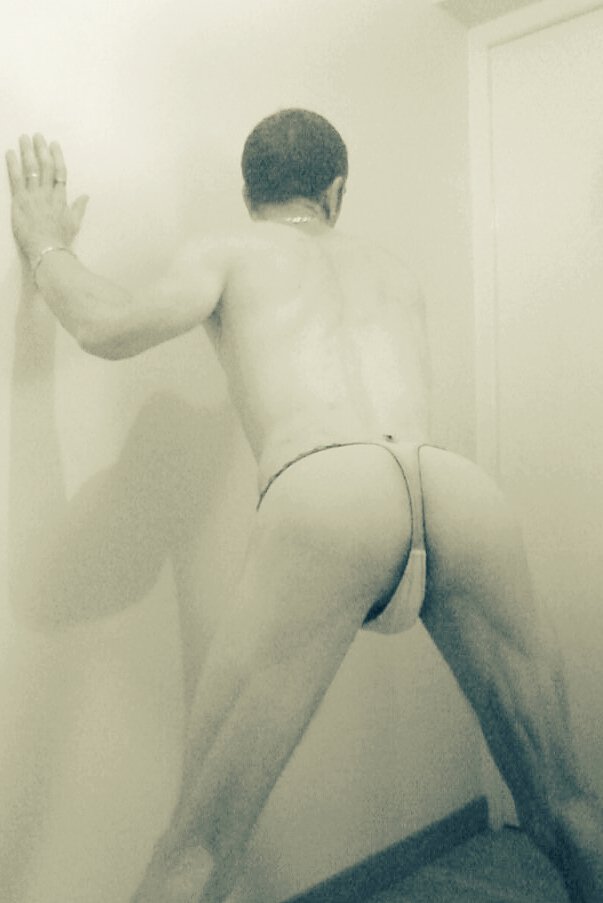 Kiki_String_95's tweet photo. Qui vient me mettre la #fesser me #goder mon petit #cul ou me #baiser comme une petite #chienne ❤ #rencontre #hot #sexe #string #bi #paris https://t.co/j9PohBeoyC