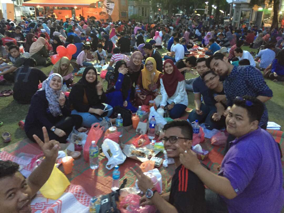 aniswys's tweet photo. Dan... 
aku rindu ...
#exstudentofSmkBukitJalil
#batch94
#iftar2k17 https://t.co/xFgbEpsX5m