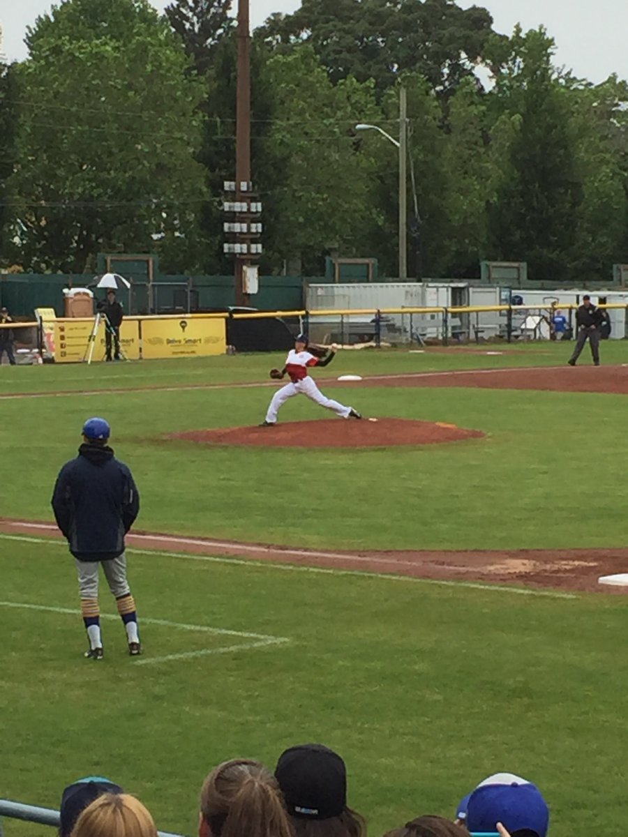 Took my daughter to <a href="/HarbourCats/">Victoria HarbourCats</a> game today <a href="/claireeccles4/">claire eccles</a> made history with a win!!!  Breaking down barriers playing in all male league.