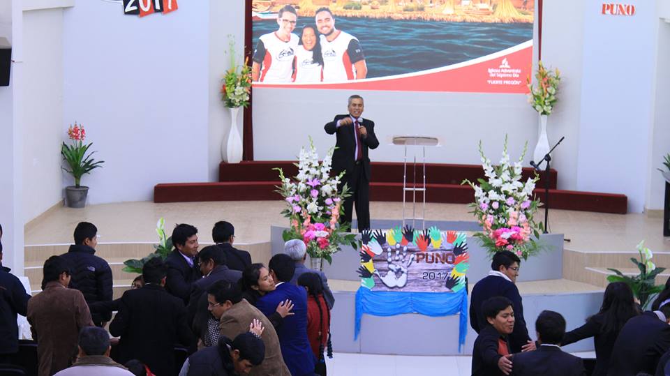 AdventistasMLT's tweet photo. #CALEB2017 Pr.@JoséChavez Sólo unidos podemos impactar la gran ciudad de Juliaca. "Juntos hasta terminar la obra" #AdventistasMLT #UPSur https://t.co/Ar8VYs2oAP
