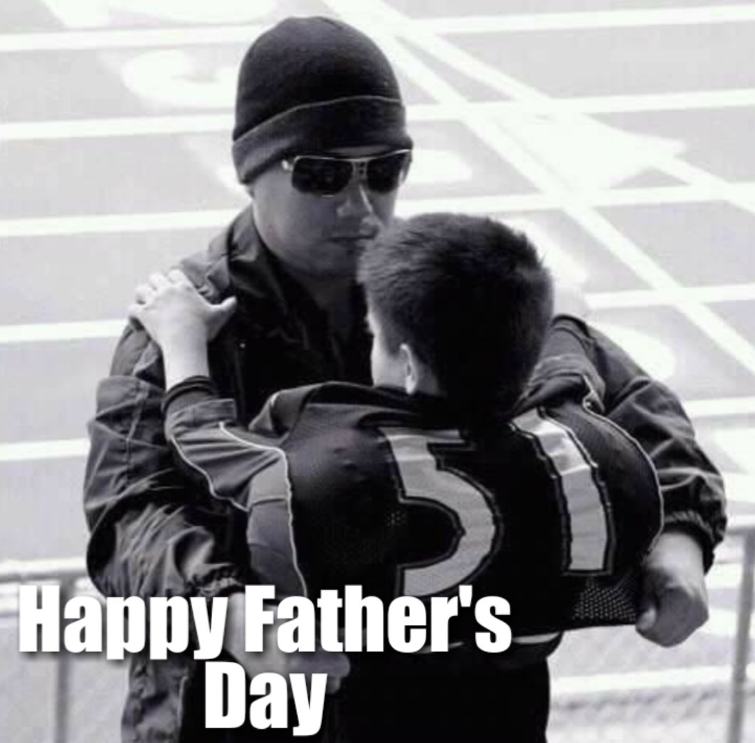 GargoyleCf's tweet photo. May your hugs last little longr &amp; ur smiles b a little brighter as u embrace our 1st hero's &amp; look ⬇ at ur future ones.  Happy Father's Day https://t.co/8czopusGgo