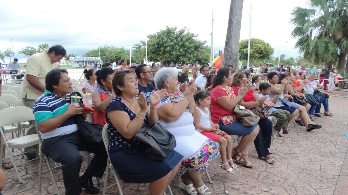 MiPortalQRoo's tweet photo. Gran aceptación de los chetumaleños al Festival con Orquesta Tumben Kai y Caravana Cultural con Subsecretaría de @EducacionQR @CarlosJoaquin https://t.co/qiBMprTykv