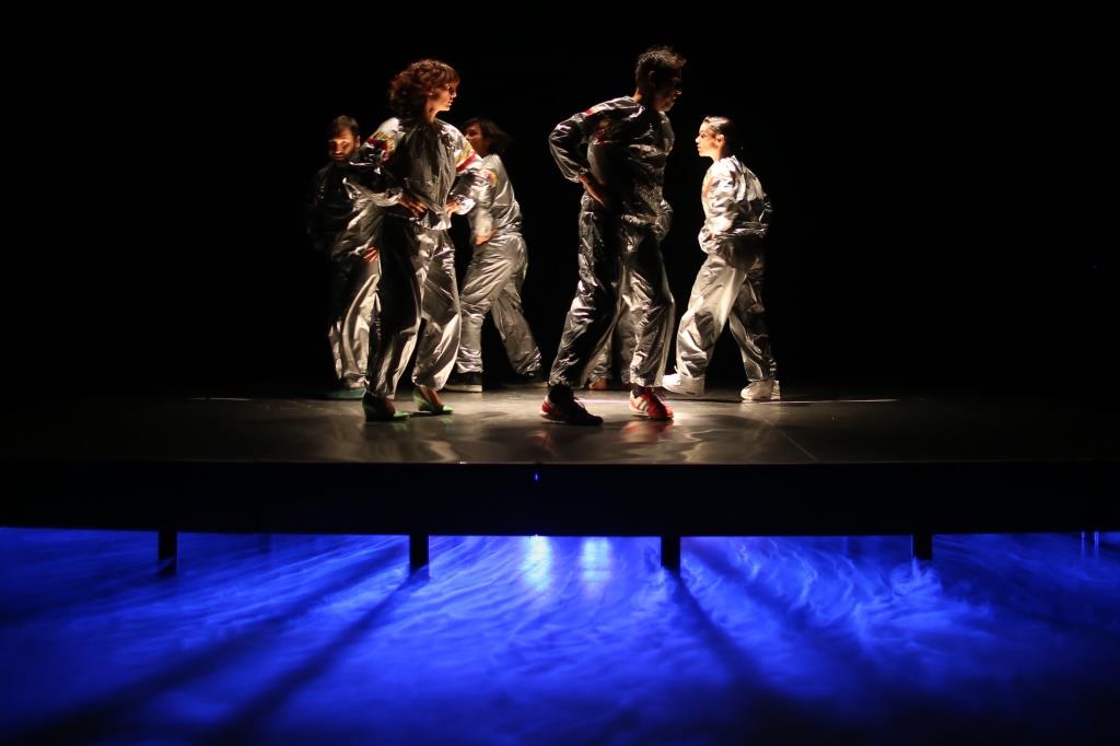 centroGAM's tweet photo. Una obra de danza contemporánea sobre la sobrevaloración y sobreexposición del cuerpo: #Oropel>> https://t.co/Fj6tm3kzIE https://t.co/ti7hs7YCfs