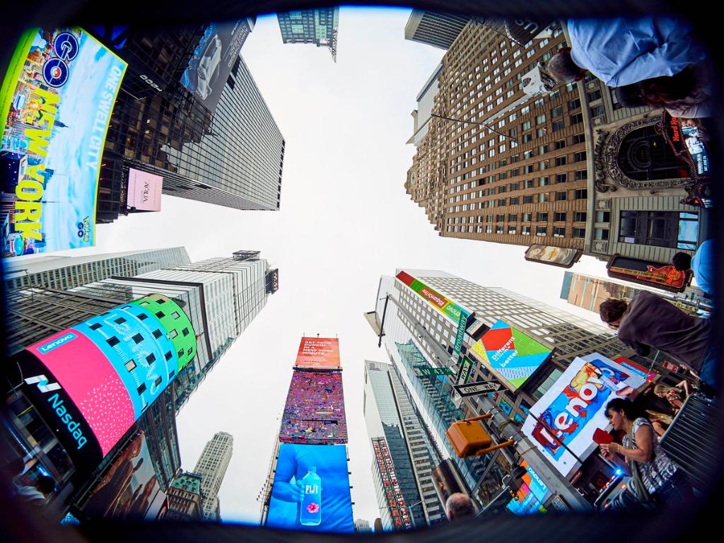 LenovoANZ's tweet photo. Lenovo took over Times Square in New York City. This is so cool! #SquareOnTime #DifferentIsBetter https://t.co/qPuv4yQpgd